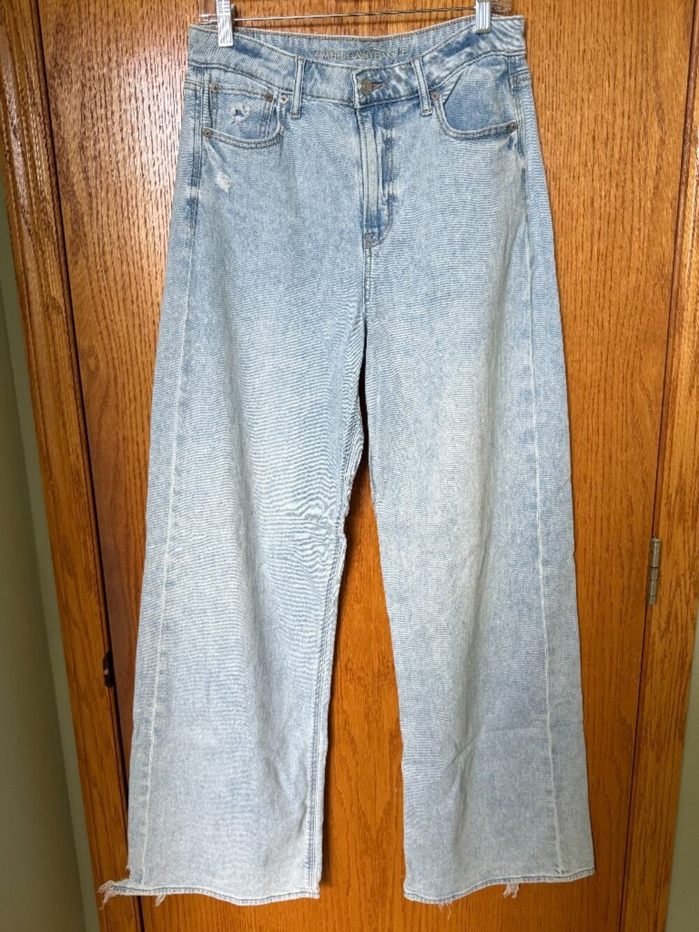 AE Super High-Rise Baggy Wide Leg Jeans Size 8 Long Distressed Light Wash